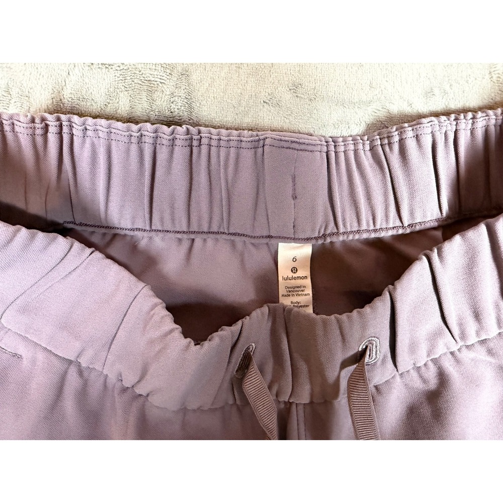 Lululemon Softstreme High-Rise Short 4 Mauve Purple Size 6 - Picture 5 of 5